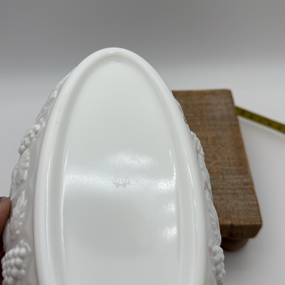 Vintage Westmoreland White Milk Glass Scalloped Edge Dish with Grape Design - Picture 8 of 8
